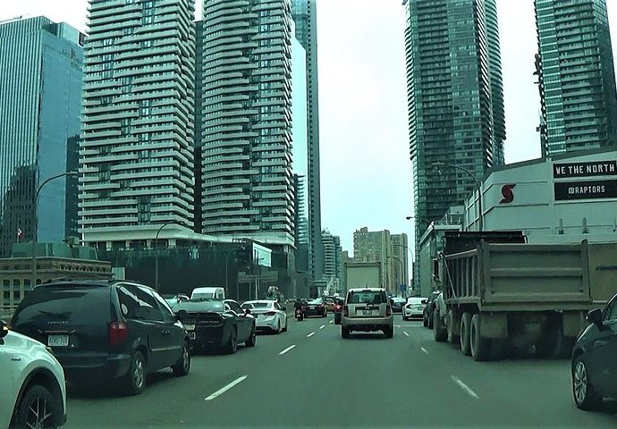 Photo of the Gardiner Expressway, heavy traffic.