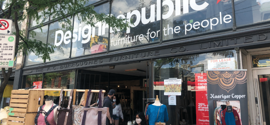 People line up for local vendors at Design Republic