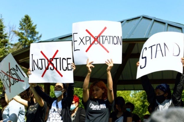 Teens holding up signs at Markham BLM protest